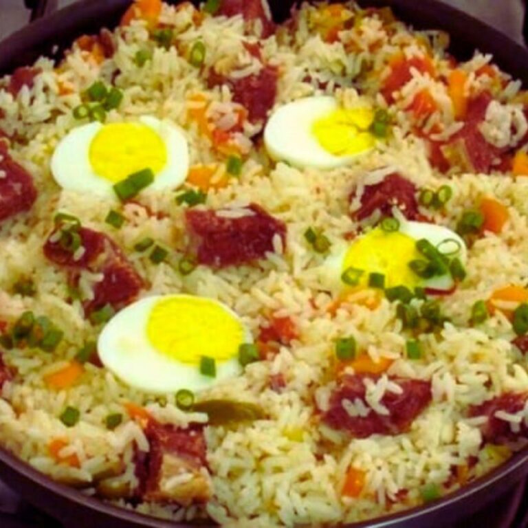 Arroz Carreteiro com Bacon e Ovo