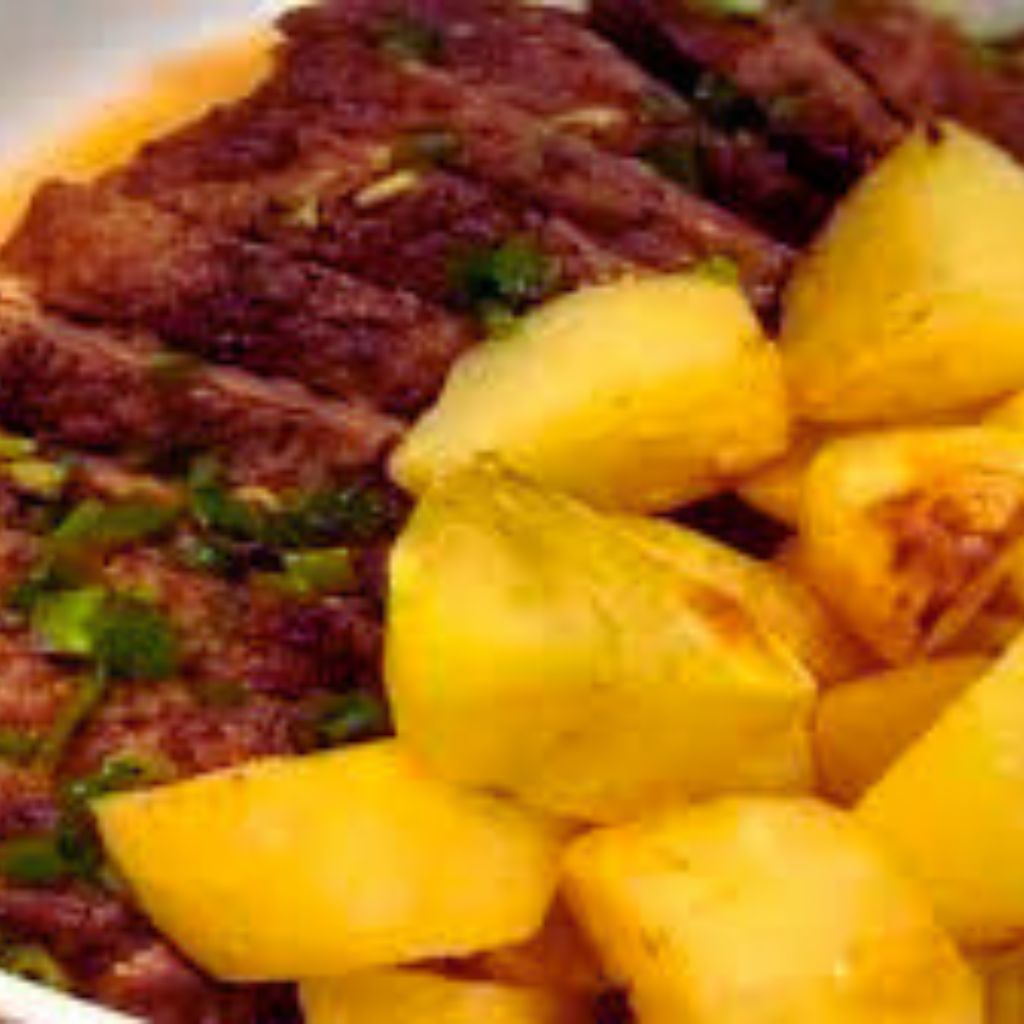 Carne Assada com Batatas e Alecrim