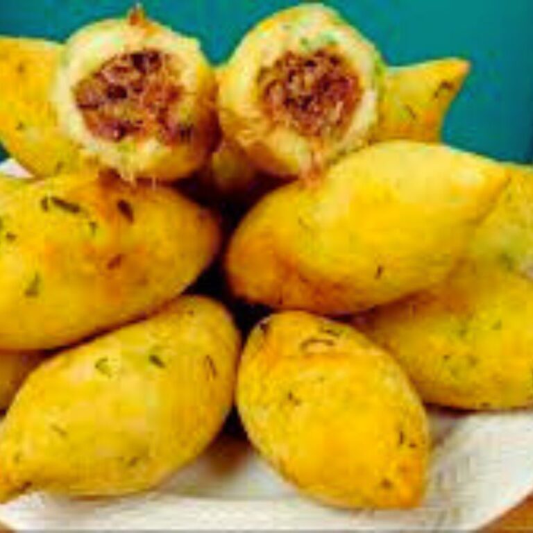 Bolinho de Aipim com Carne Seca