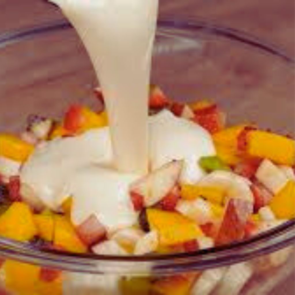 Salada de Frutas Tropicais com Creme de Leite